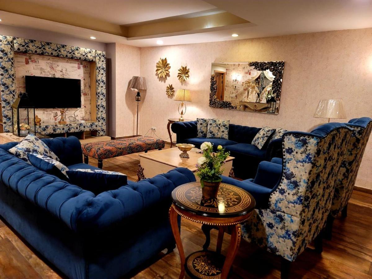 Appartamento Royal Residencia Centaurus Islamabad Esterno foto