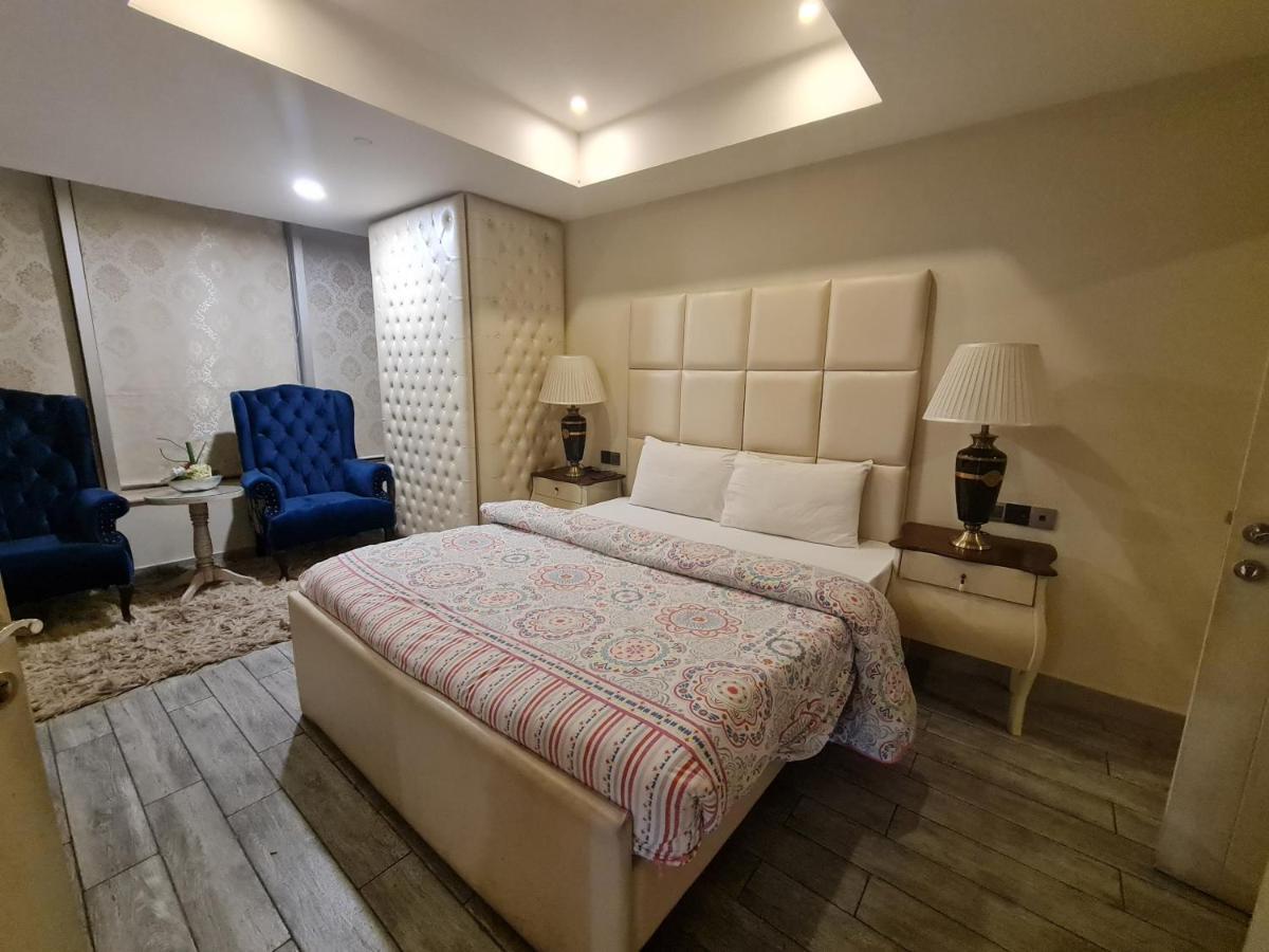 Appartamento Royal Residencia Centaurus Islamabad Esterno foto