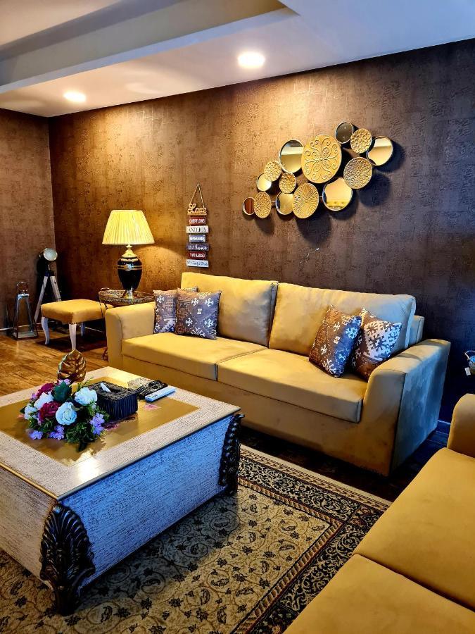 Appartamento Royal Residencia Centaurus Islamabad Esterno foto