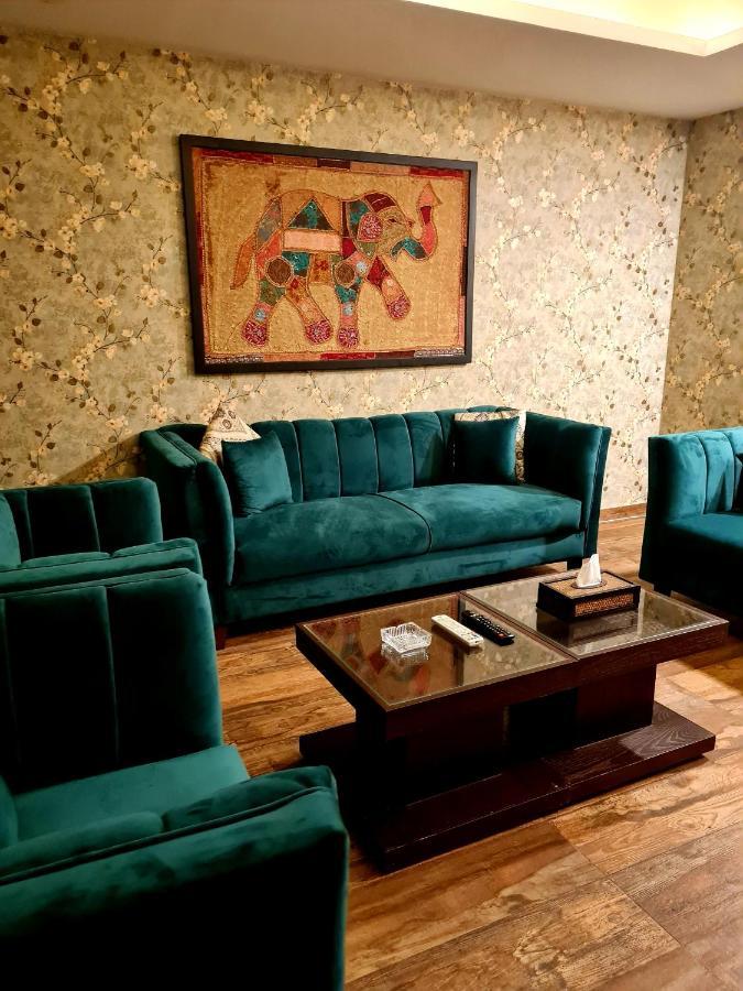 Appartamento Royal Residencia Centaurus Islamabad Esterno foto