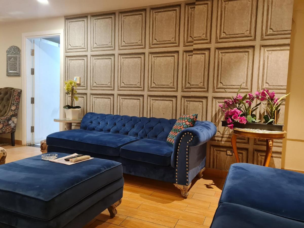 Appartamento Royal Residencia Centaurus Islamabad Esterno foto