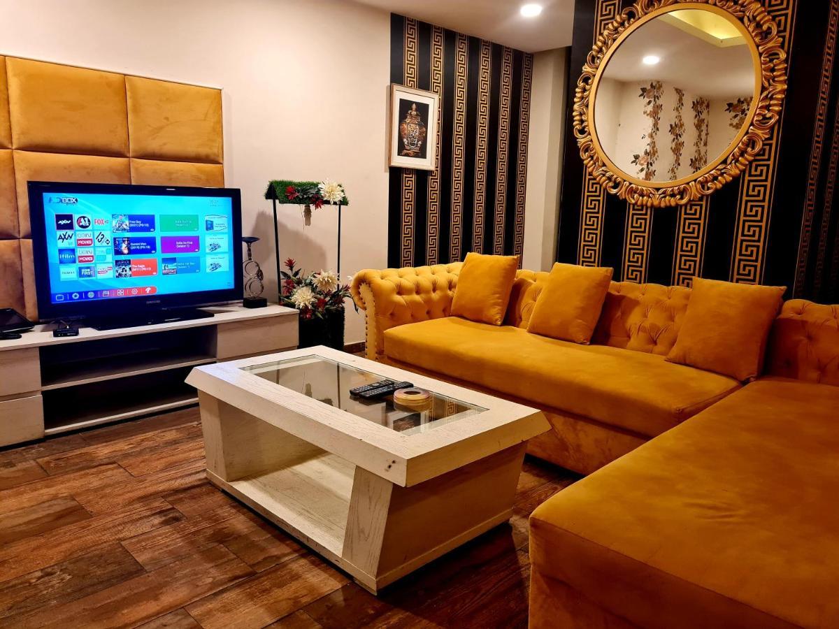 Appartamento Royal Residencia Centaurus Islamabad Esterno foto