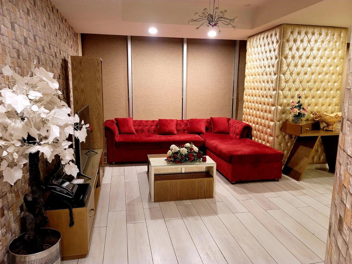 Appartamento Royal Residencia Centaurus Islamabad Esterno foto