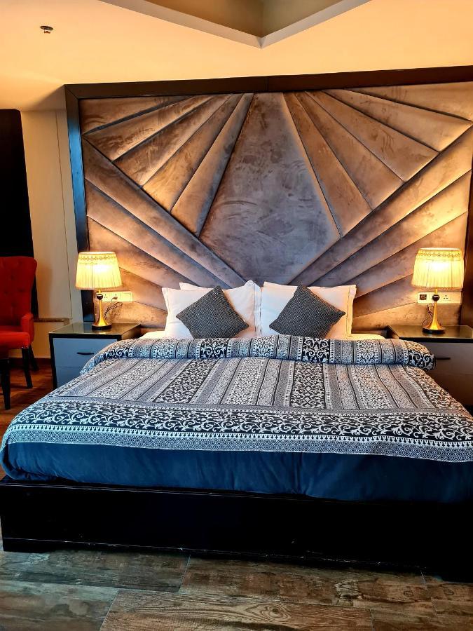 Appartamento Royal Residencia Centaurus Islamabad Esterno foto