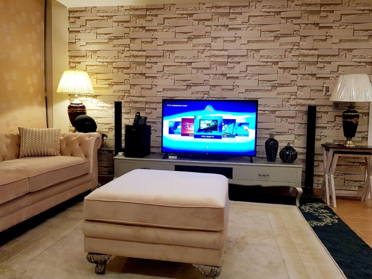 Appartamento Royal Residencia Centaurus Islamabad Esterno foto
