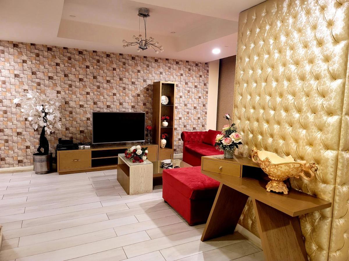 Appartamento Royal Residencia Centaurus Islamabad Esterno foto