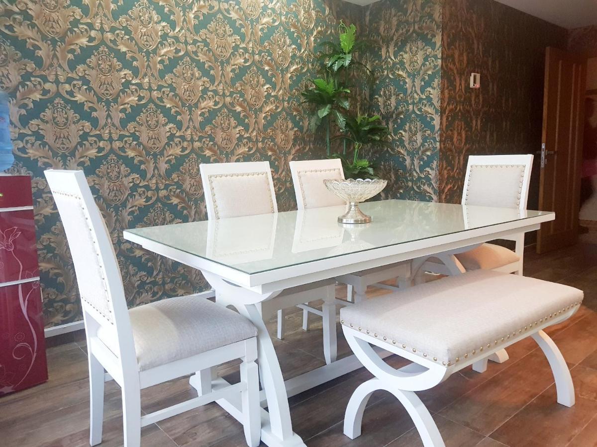 Appartamento Royal Residencia Centaurus Islamabad Esterno foto