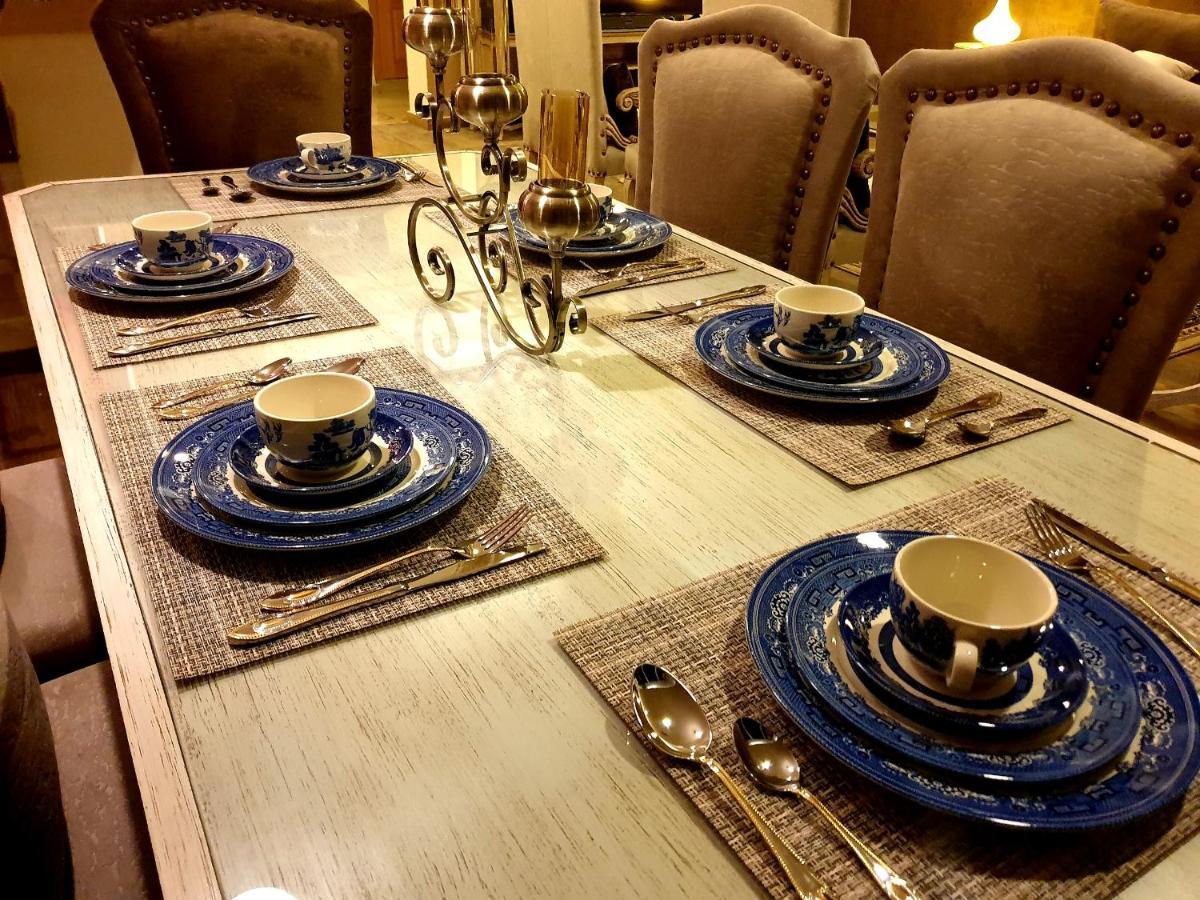 Appartamento Royal Residencia Centaurus Islamabad Esterno foto