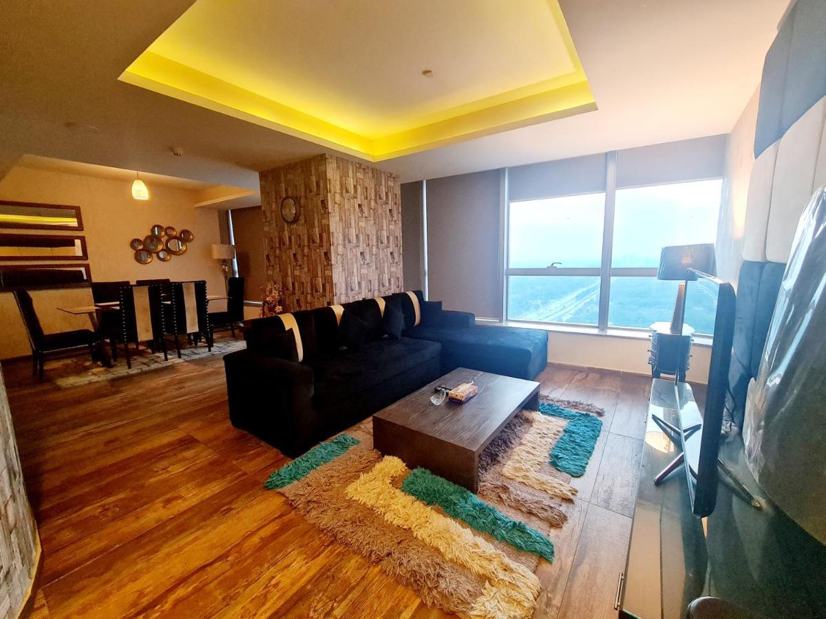 Appartamento Royal Residencia Centaurus Islamabad Esterno foto